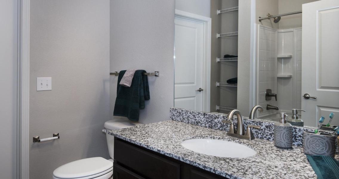 Spacious Furnished Resort Style Apartments Томбол Номер фото